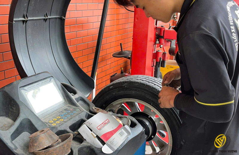 Cân chỉnh thước lái, cân mâm bấm chì